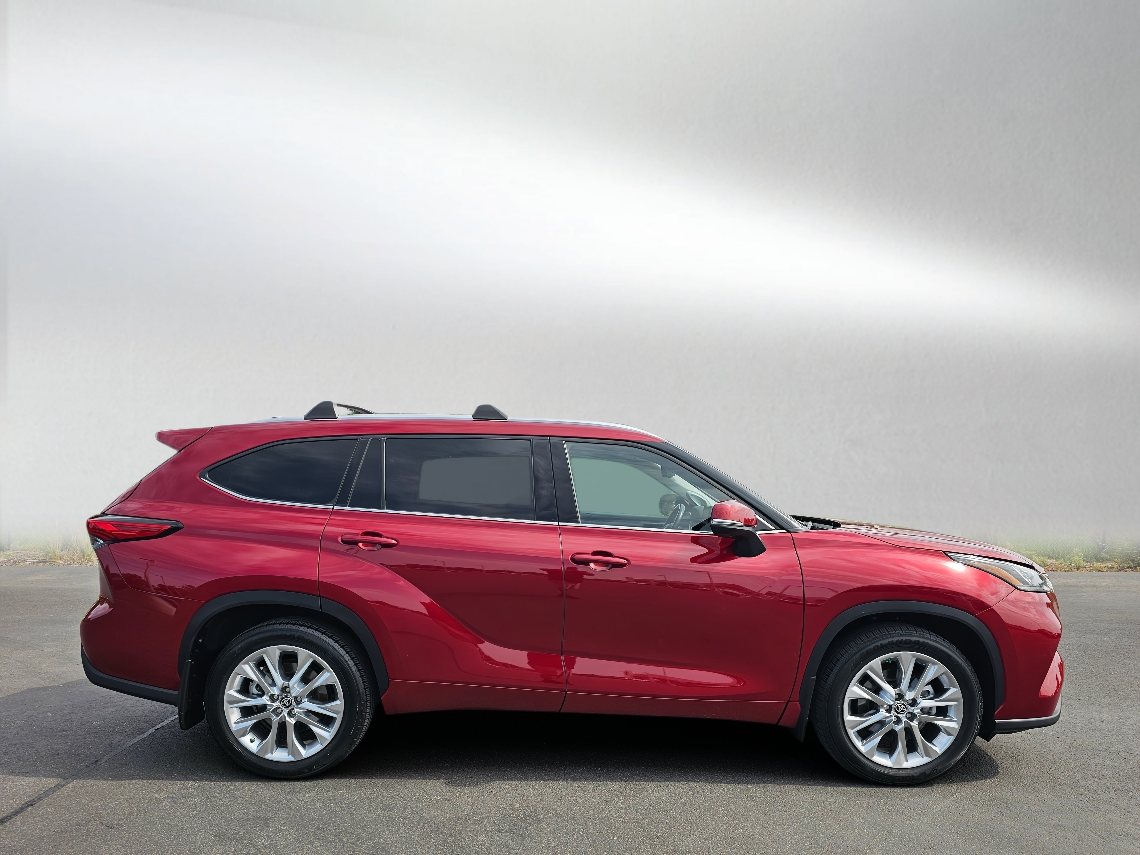 Used 2021 Toyota Highlander Limited AWD/4WD image 5
