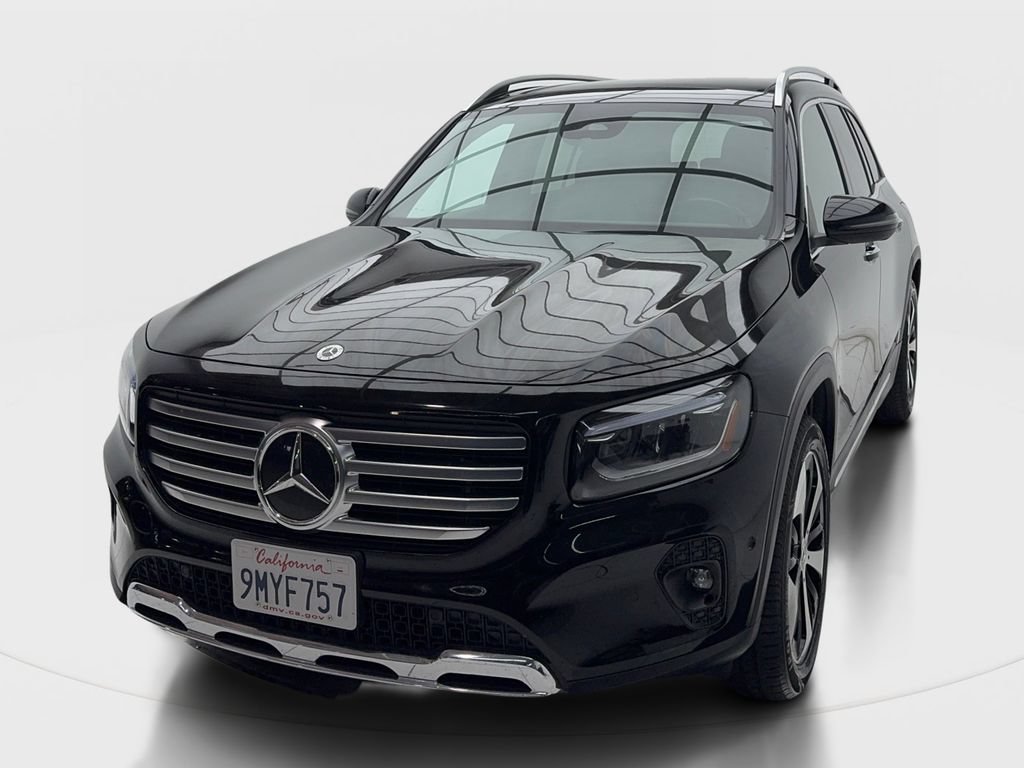 Used 2025 Mercedes-Benz GLB 250 4MATIC image 4