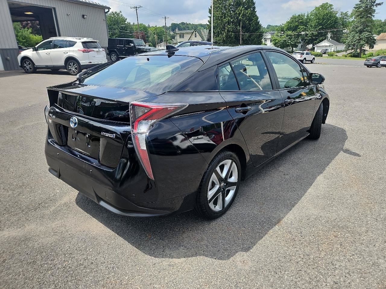 Used 2017 Toyota Prius Three Touring FWD image 3
