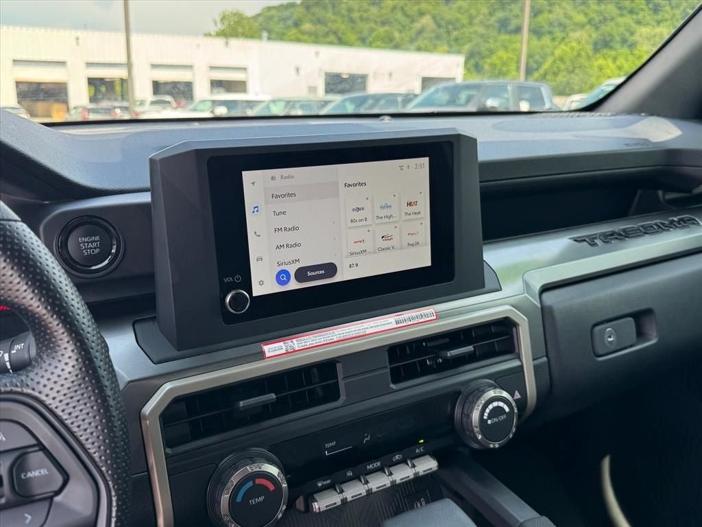 Used 2025 Toyota Tacoma SR5 AWD/4WD image 26