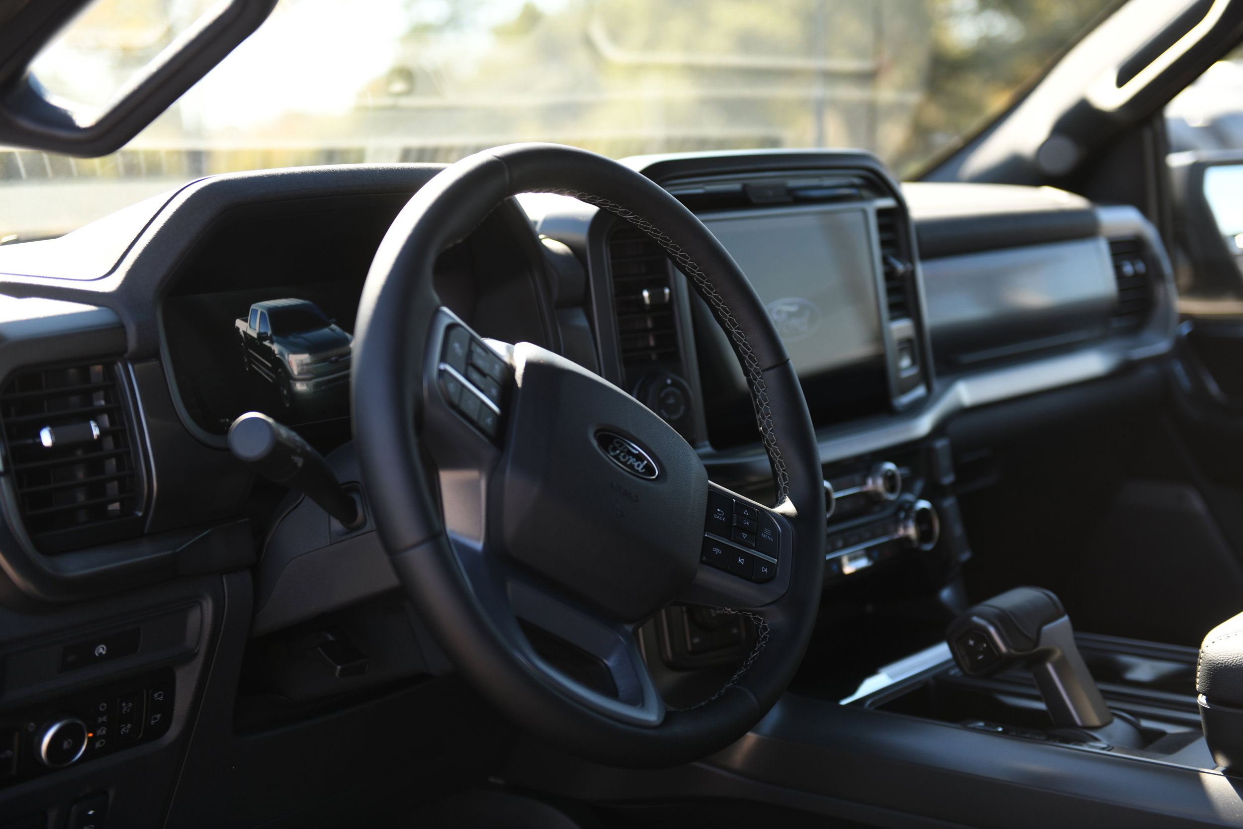 New 2025 Ford F150 Lariat w/ Equipment Group 501A Mid image 9