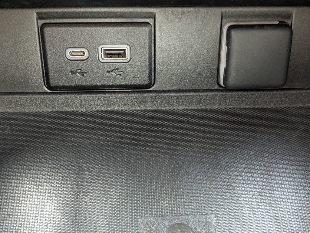 Used 2022 Chevrolet Tahoe LT w/ Luxury Package image 16