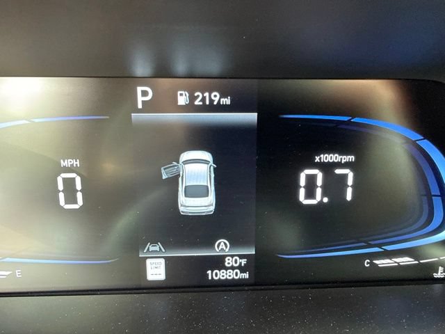 Used 2025 Hyundai Elantra SE FWD image 9