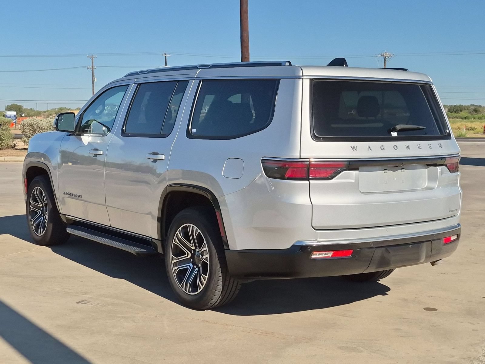 Used 2024 Jeep Wagoneer Series II w/ Flexible Seating Group RWD image 5