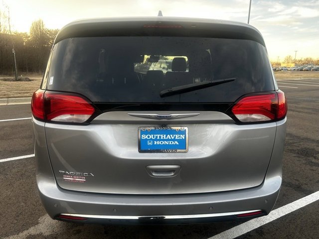 Used 2019 Chrysler Pacifica Touring-L w/ Advanced Safetytec Group image 6