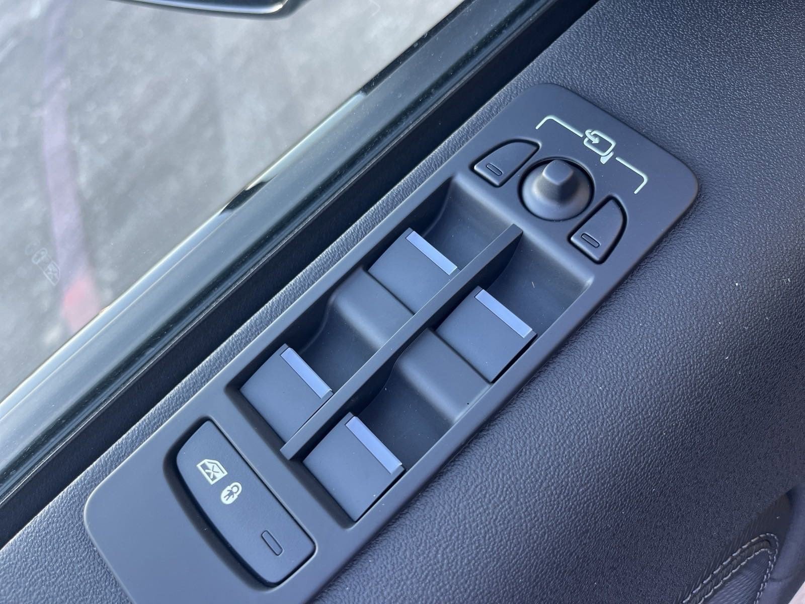 Used 2025 Land Rover Discovery Sport Dynamic SE image 20