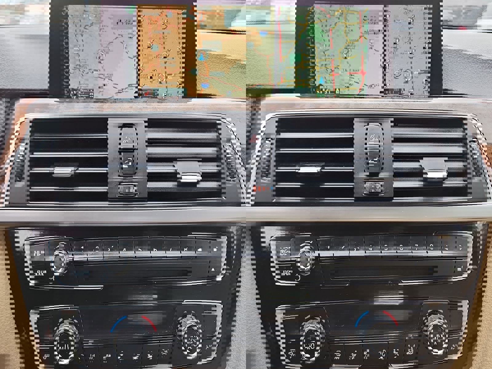 Used 2016 BMW 320i Sedan image 14