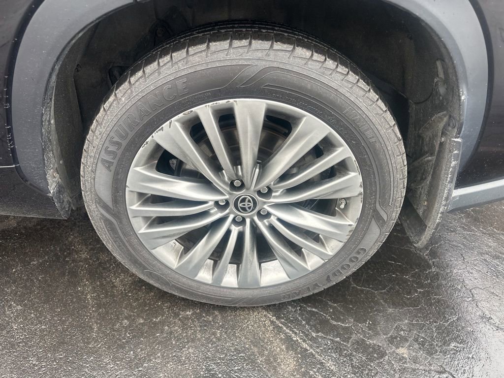 Used 2021 Toyota Highlander Platinum image 40