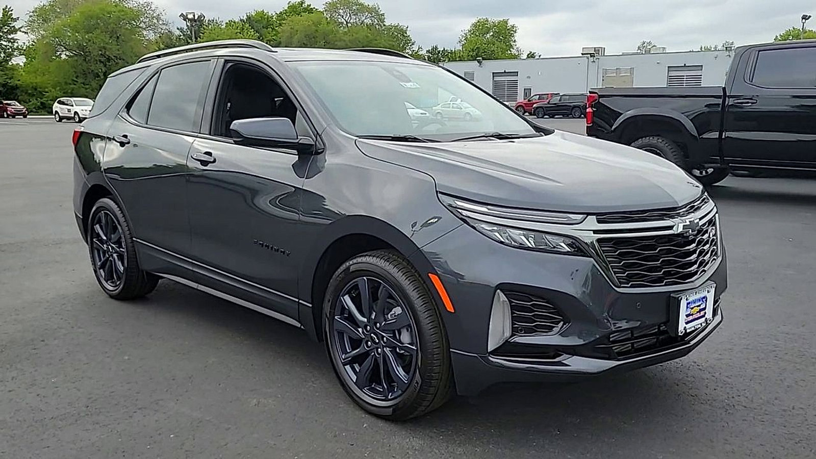 Used 2023 Chevrolet Equinox RS image 2