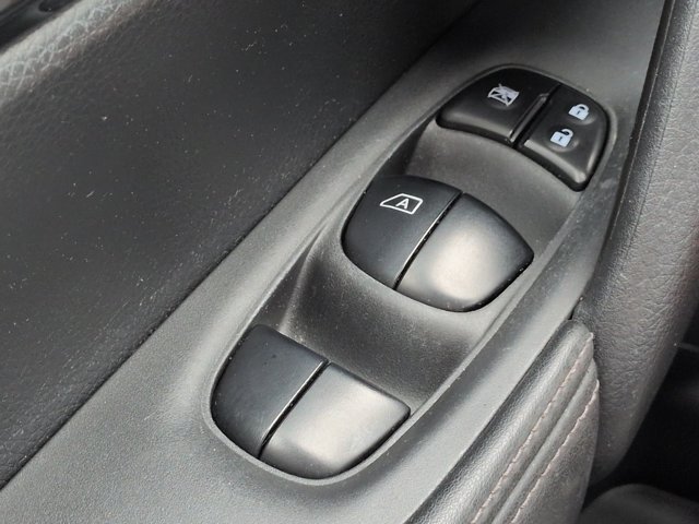 Used 2017 Nissan Rogue SV AWD/4WD image 25