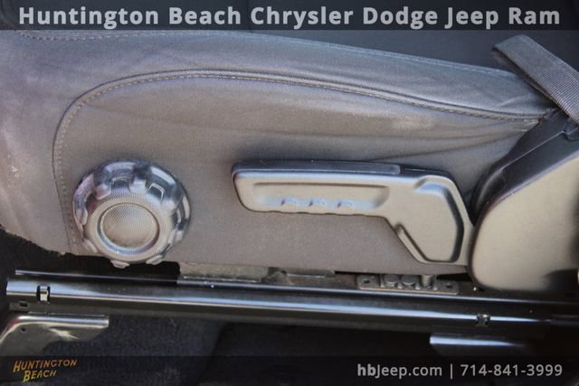 Used 2023 Jeep Wrangler Sport S image 32