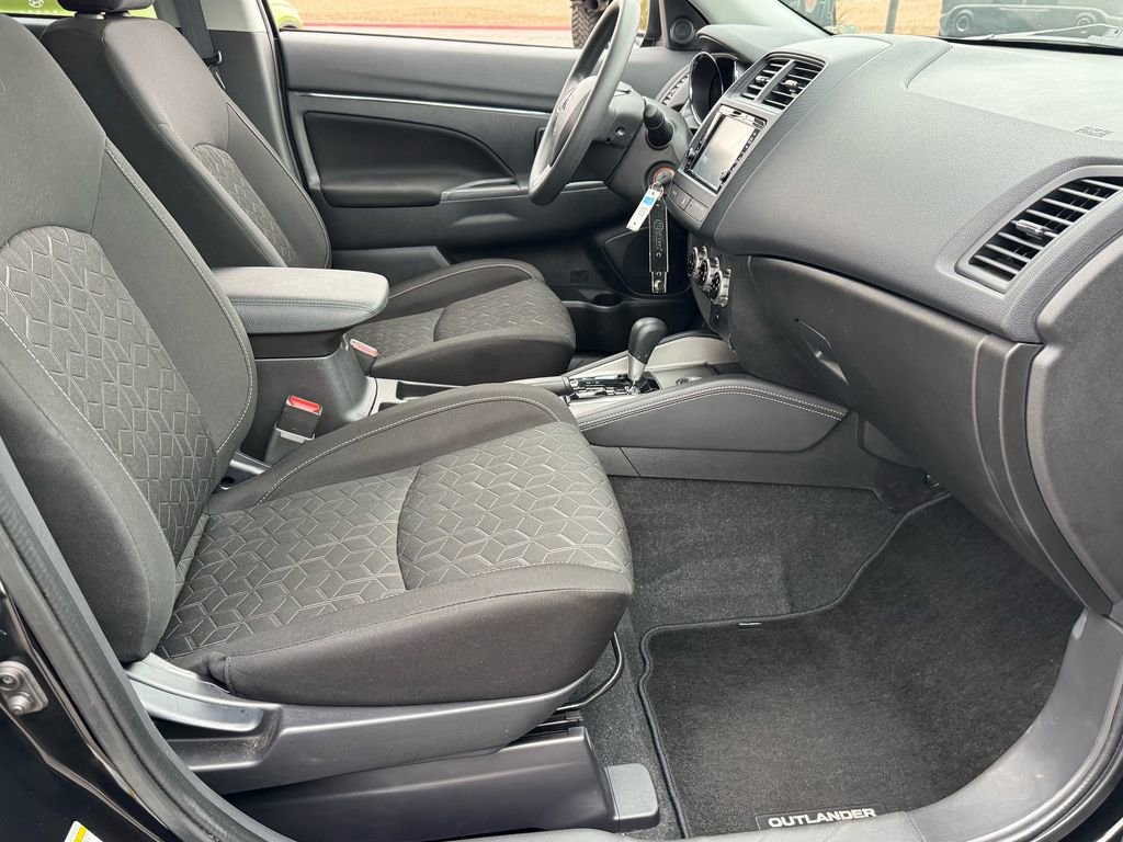 Used 2025 Mitsubishi Outlander Sport ES AWD/4WD image 21