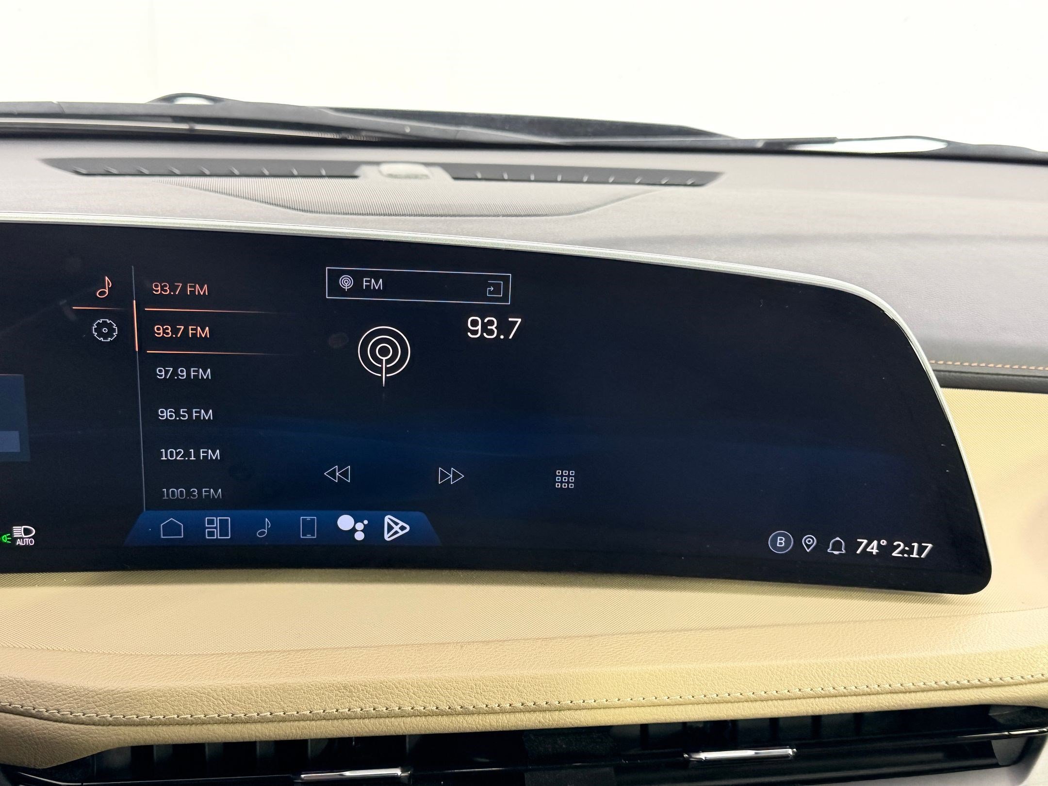 Used 2024 Cadillac XT4 Luxury w/ Cold Weather Package image 22