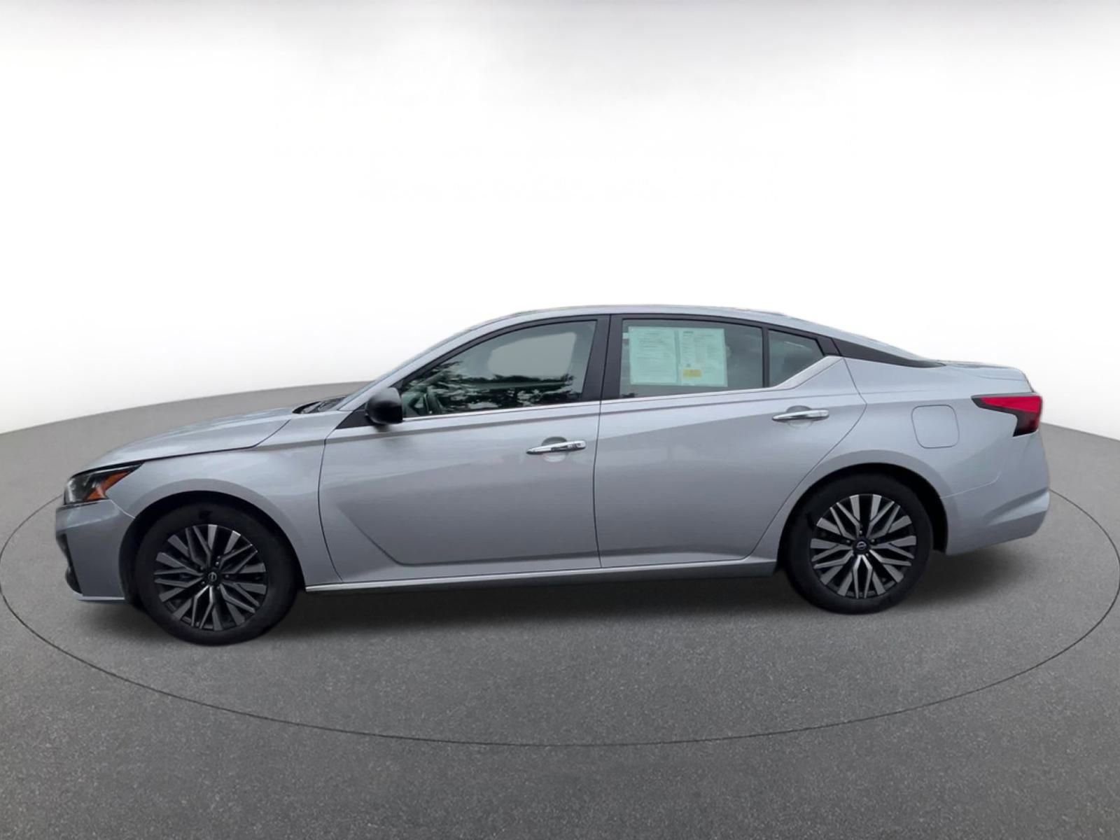 Used 2024 Nissan Altima 2.5 SV image 9