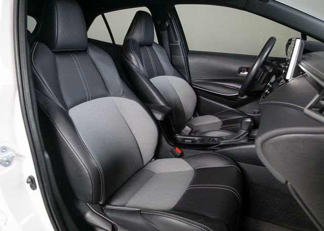 Used 2022 Toyota Corolla XSE image 3