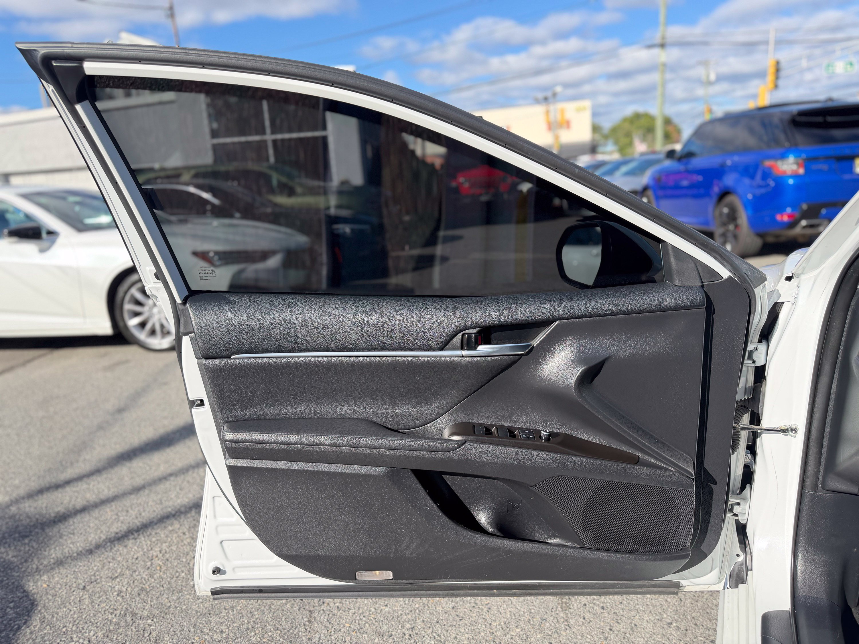 Used 2021 Toyota Camry XLE w/ Navigation Upgrade Package FWD image 11