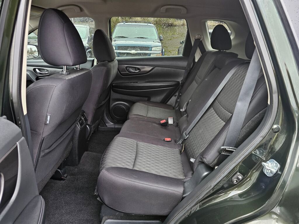 Used 2019 Nissan Rogue SV image 15