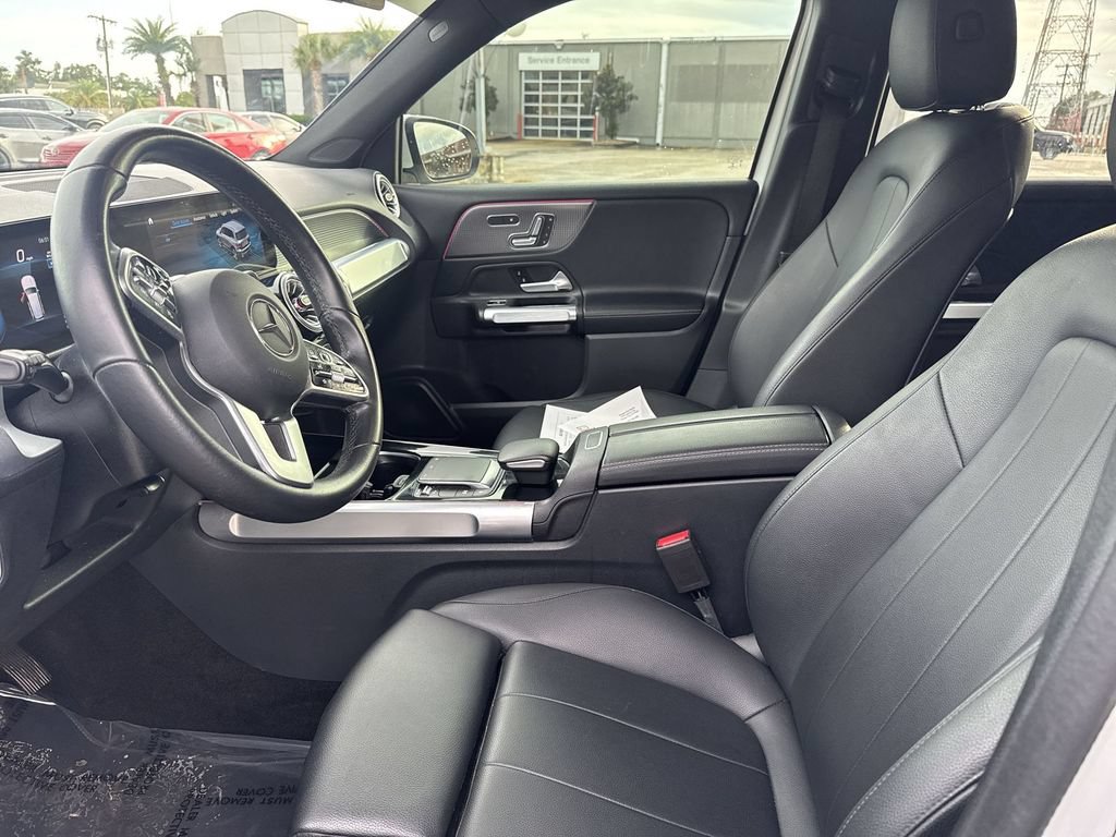 Used 2023 Mercedes-Benz GLB 250 w/ Premium Package image 13