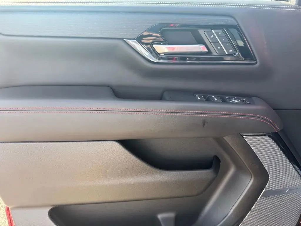 Used 2025 GMC Yukon XL AT4 Ultimate AWD/4WD image 13