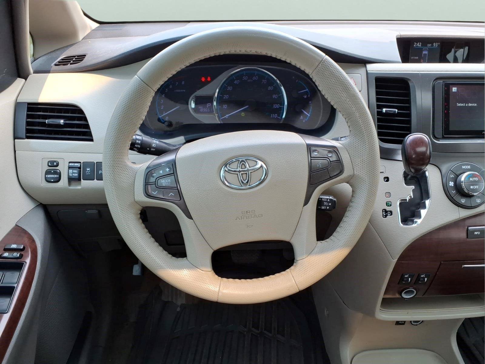 Used 2013 Toyota Sienna XLE FWD image 8
