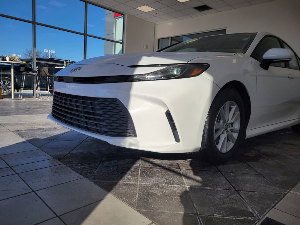 Used 2025 Toyota Camry LE image 14