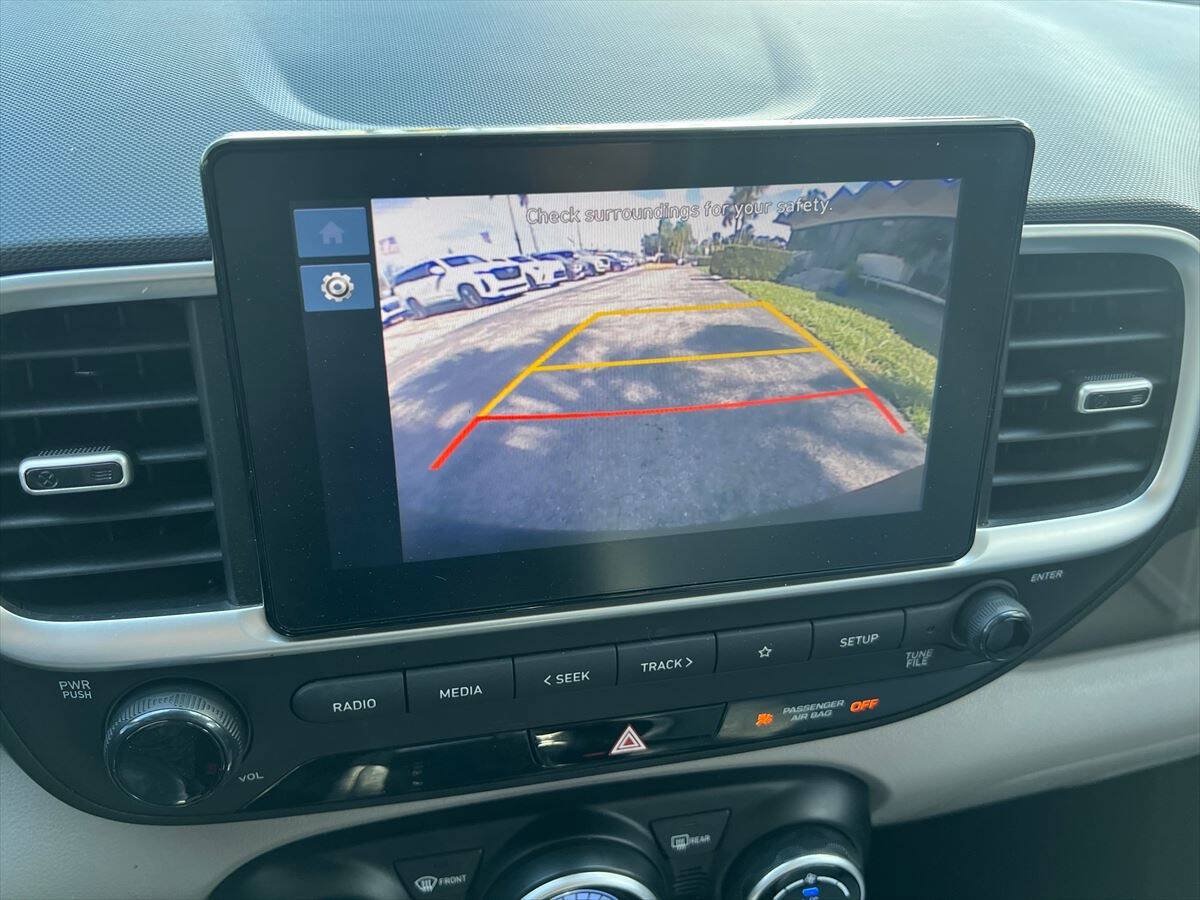 Used 2023 Hyundai Venue SEL FWD image 13