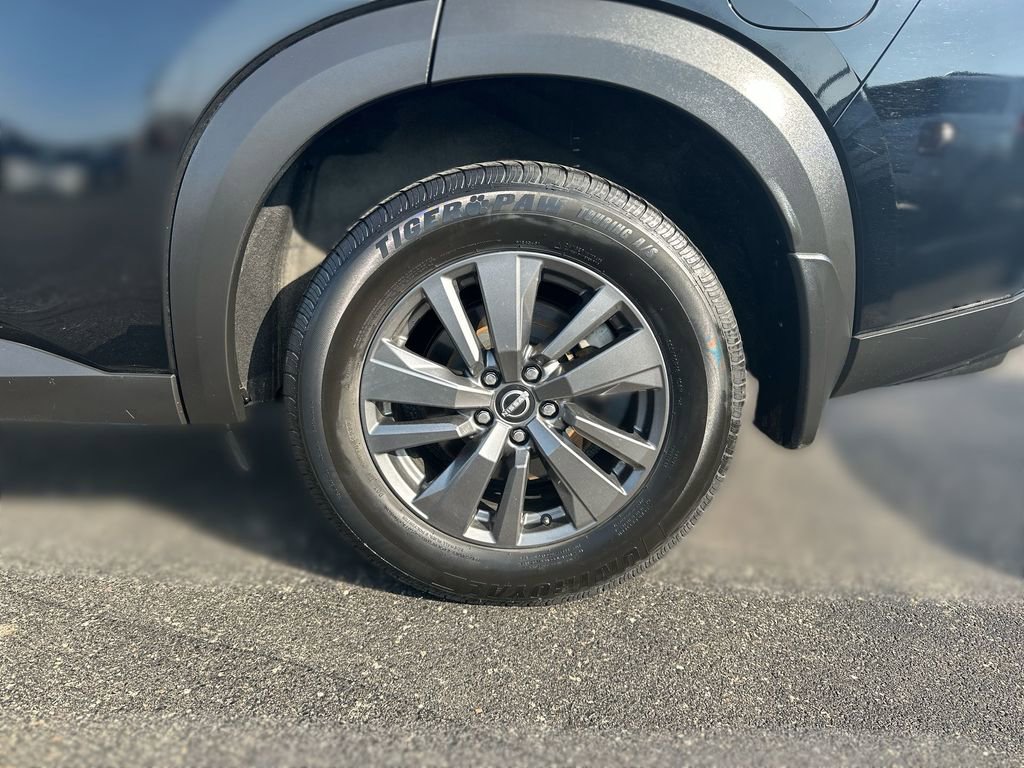 Used 2022 Nissan Pathfinder SV AWD/4WD image 17