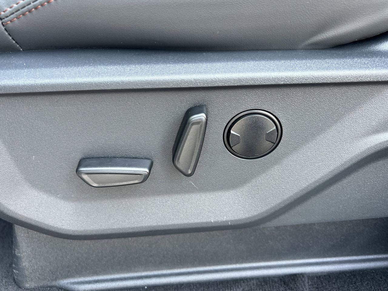 Used 2025 Ford Expedition Active image 25