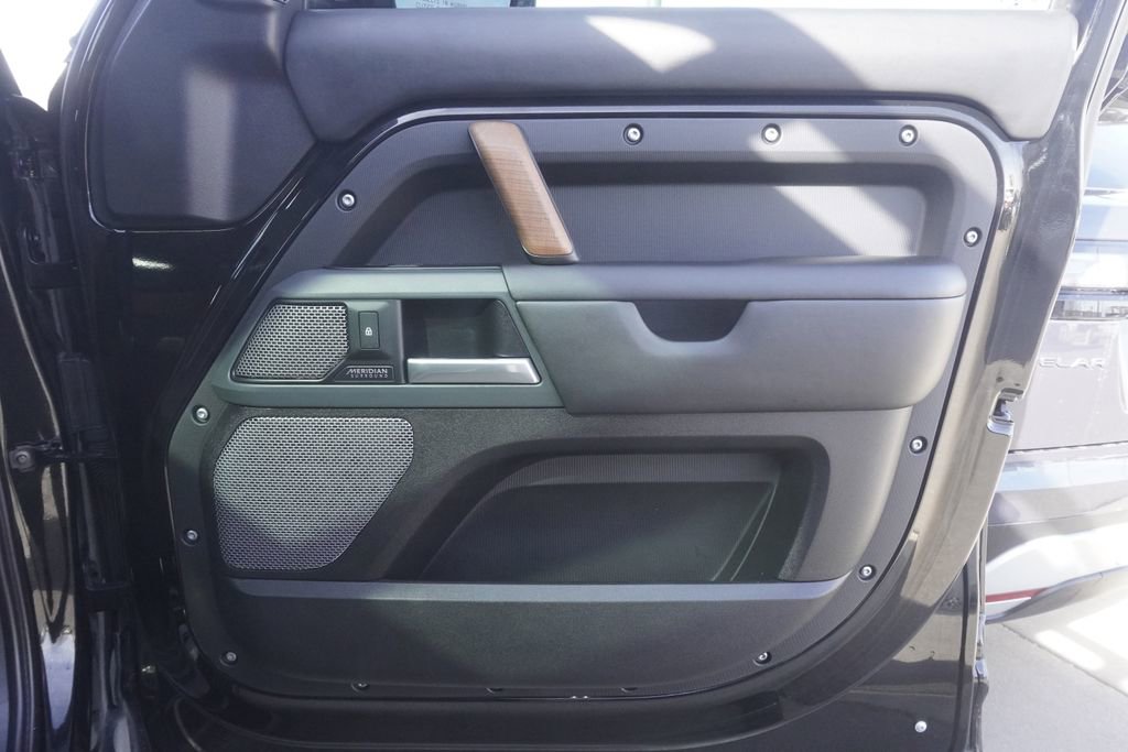 Used 2020 Land Rover Defender 110 X image 21