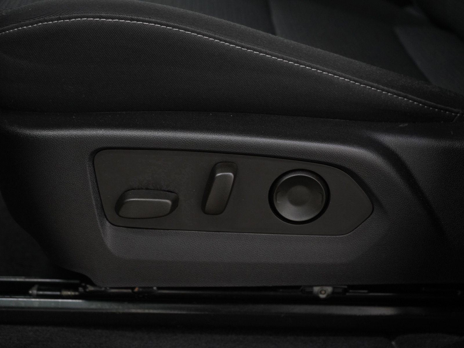 Used 2023 Chevrolet Colorado LT w/ LT Convenience Package II image 26