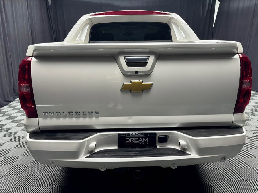 Used 2013 Chevrolet Avalanche LTZ AWD/4WD image 5