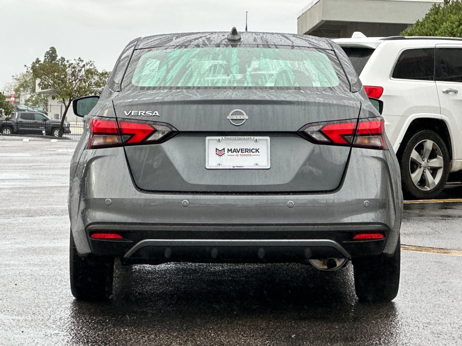 Used 2025 Nissan Versa SV FWD image 4