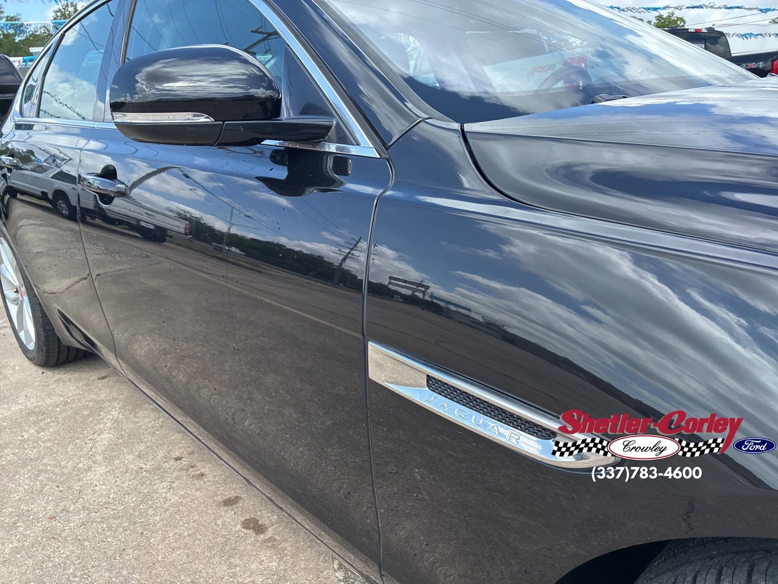 Used 2018 Jaguar XF Premium RWD image 3