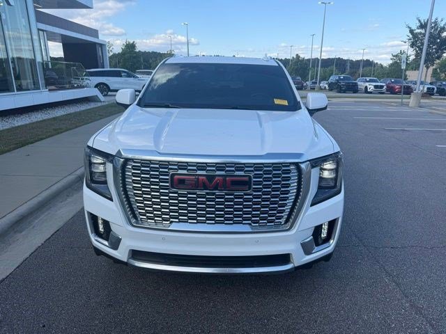 Used 2022 GMC Yukon Denali w/ Denali Premium Package AWD/4WD image 3