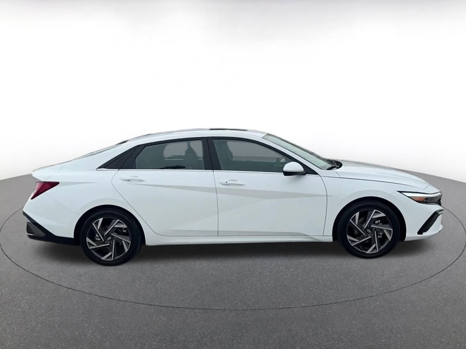 Used 2025 Hyundai Elantra SEL image 15