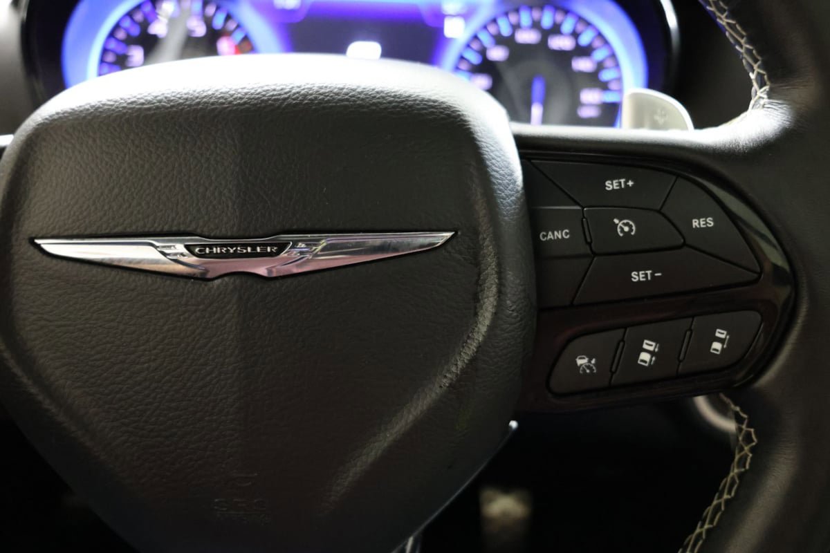 Used 2023 Chrysler 300 C RWD image 28