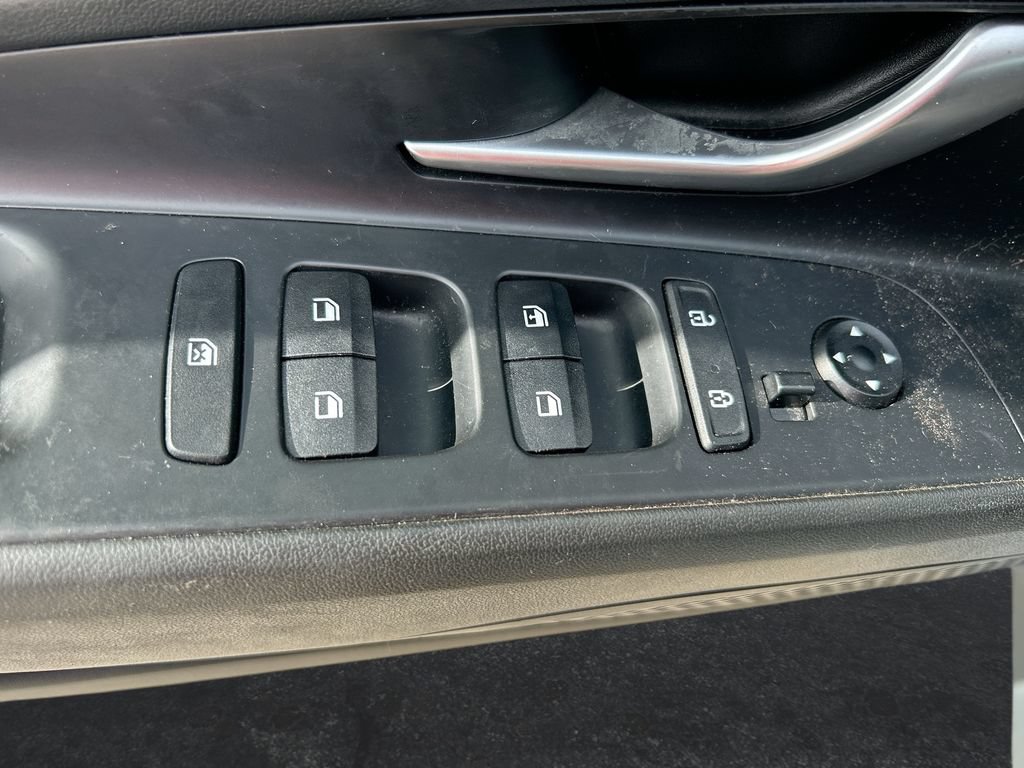 Used 2021 Hyundai Elantra SE FWD image 12