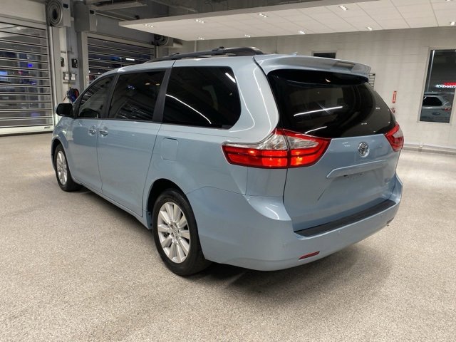 Used 2017 Toyota Sienna Limited image 11