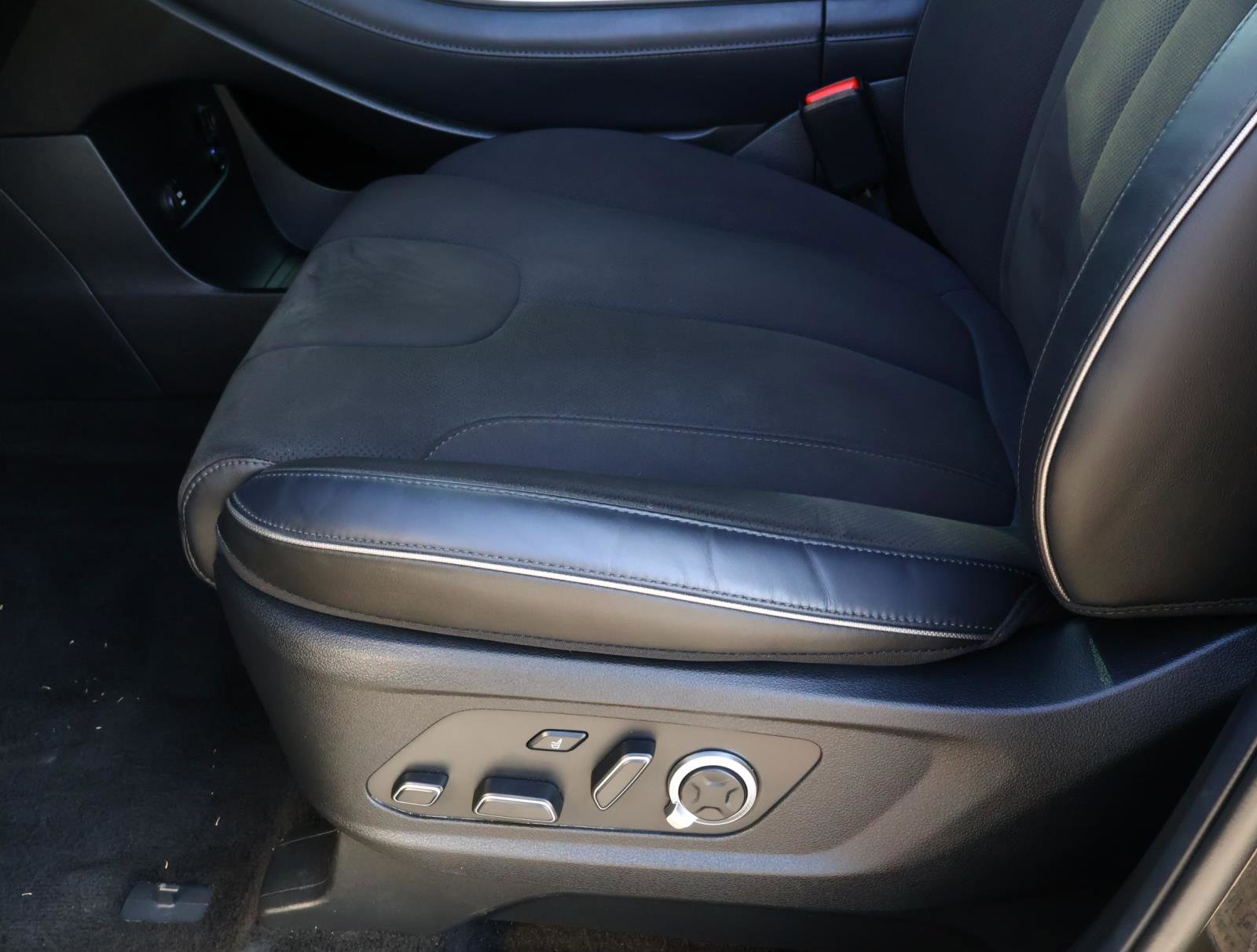 Used 2025 Hyundai Palisade Calligraphy image 15