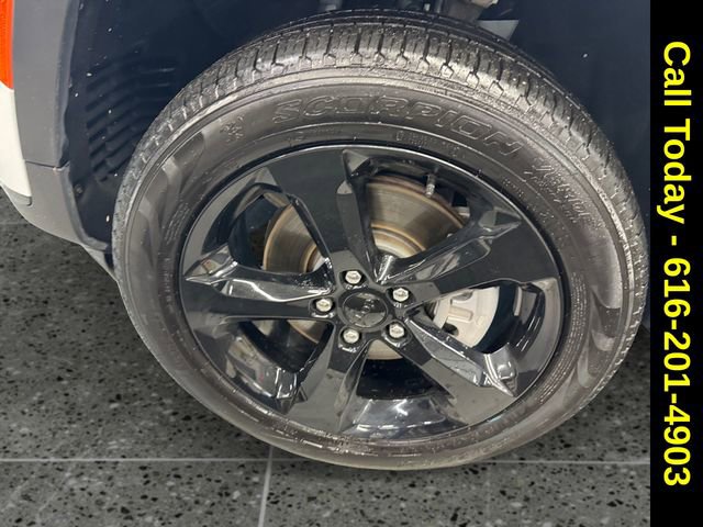 Used 2024 Jeep Grand Cherokee L Limited w/ Black Appearance Package image 24