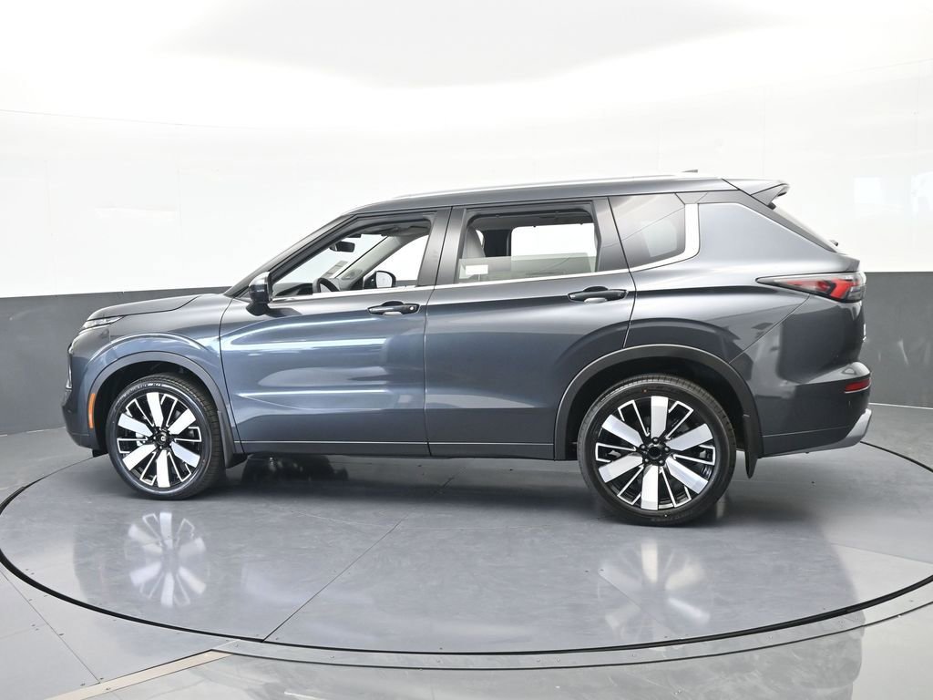 New 2026 Mitsubishi Outlander SEL FWD image 3