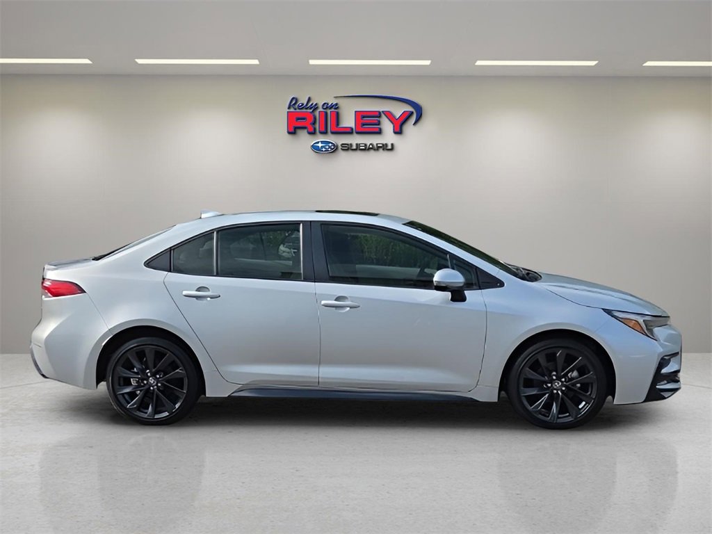 Used 2023 Toyota Corolla SE w/ SE Package image 6