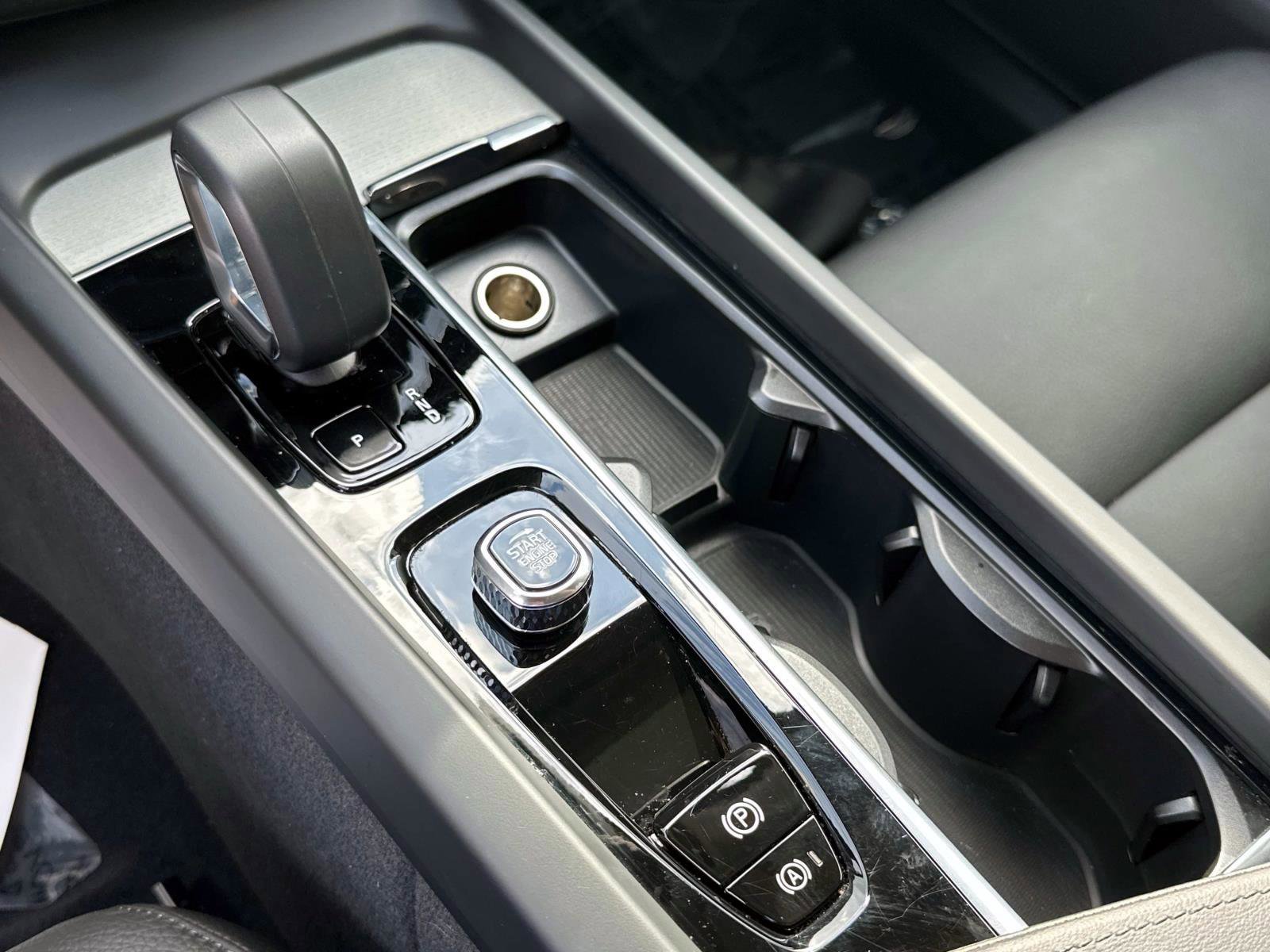 Certified 2025 Volvo XC60 B5 Plus image 24