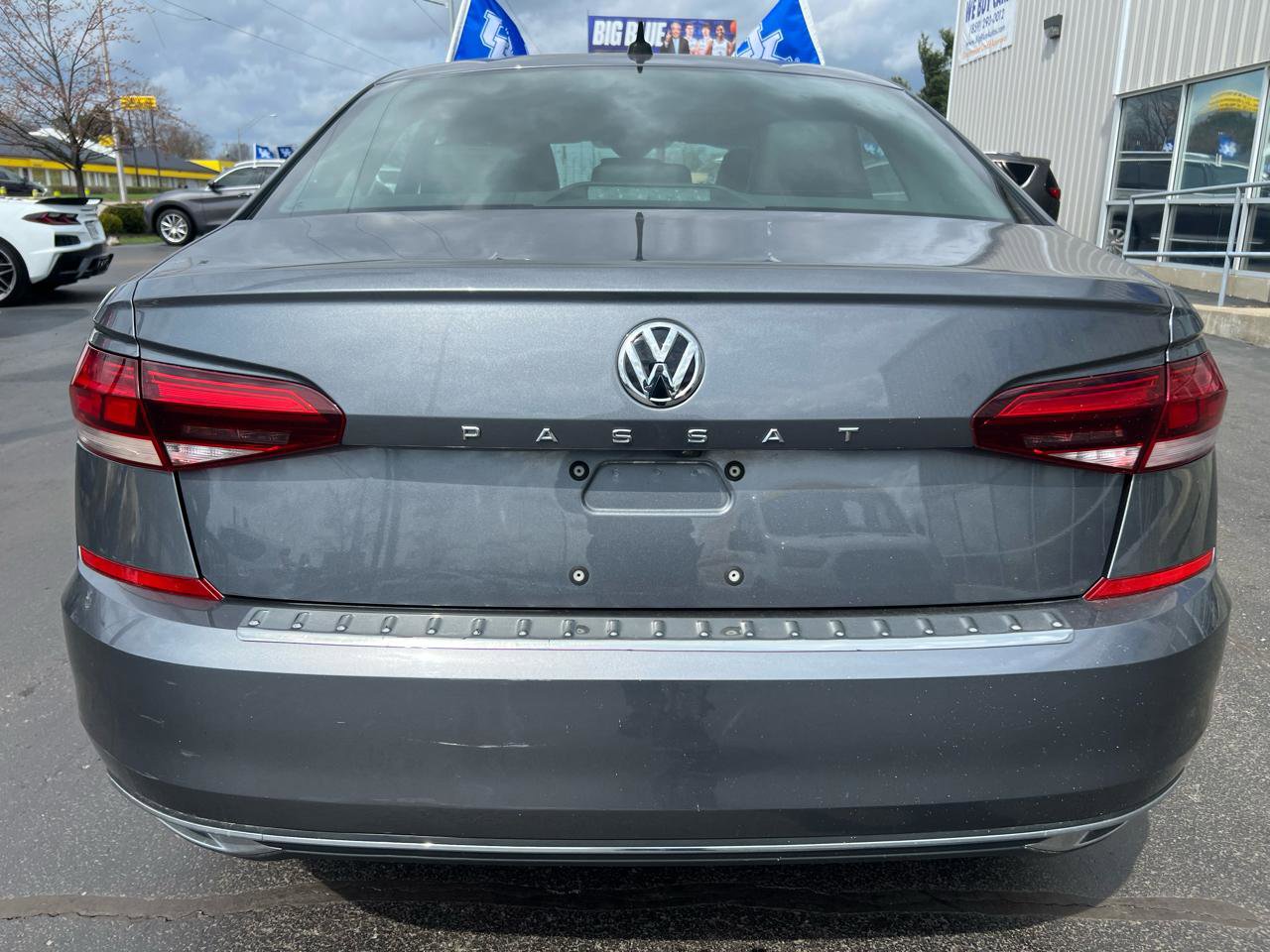 Used 2022 Volkswagen Passat 2.0T SE image 4