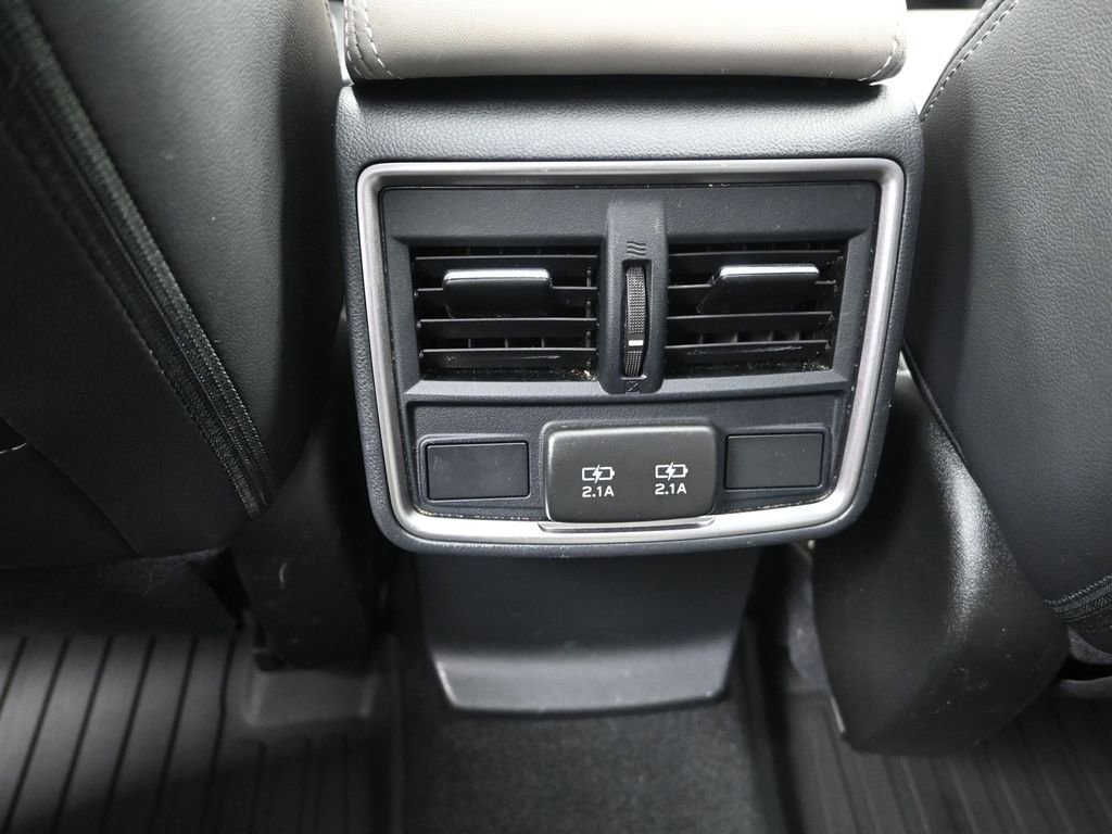 Used 2023 Subaru Forester Limited image 32
