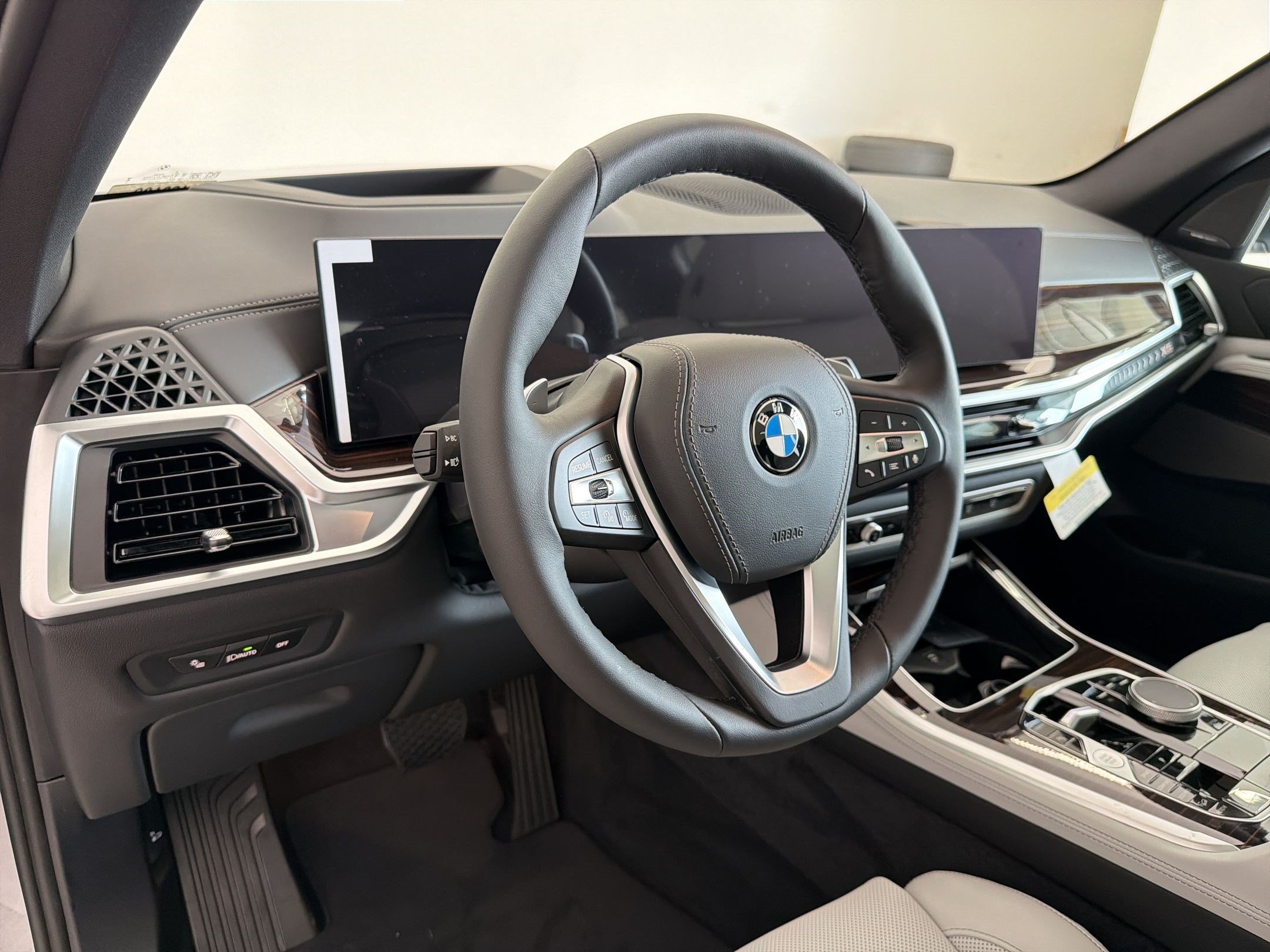 New 2026 BMW X5 xDrive40i w/ Premium Package AWD/4WD image 4