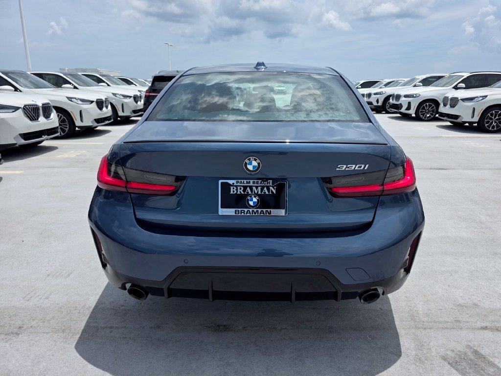 New 2026 BMW 330i Sedan w/ M Sport Package RWD image 5
