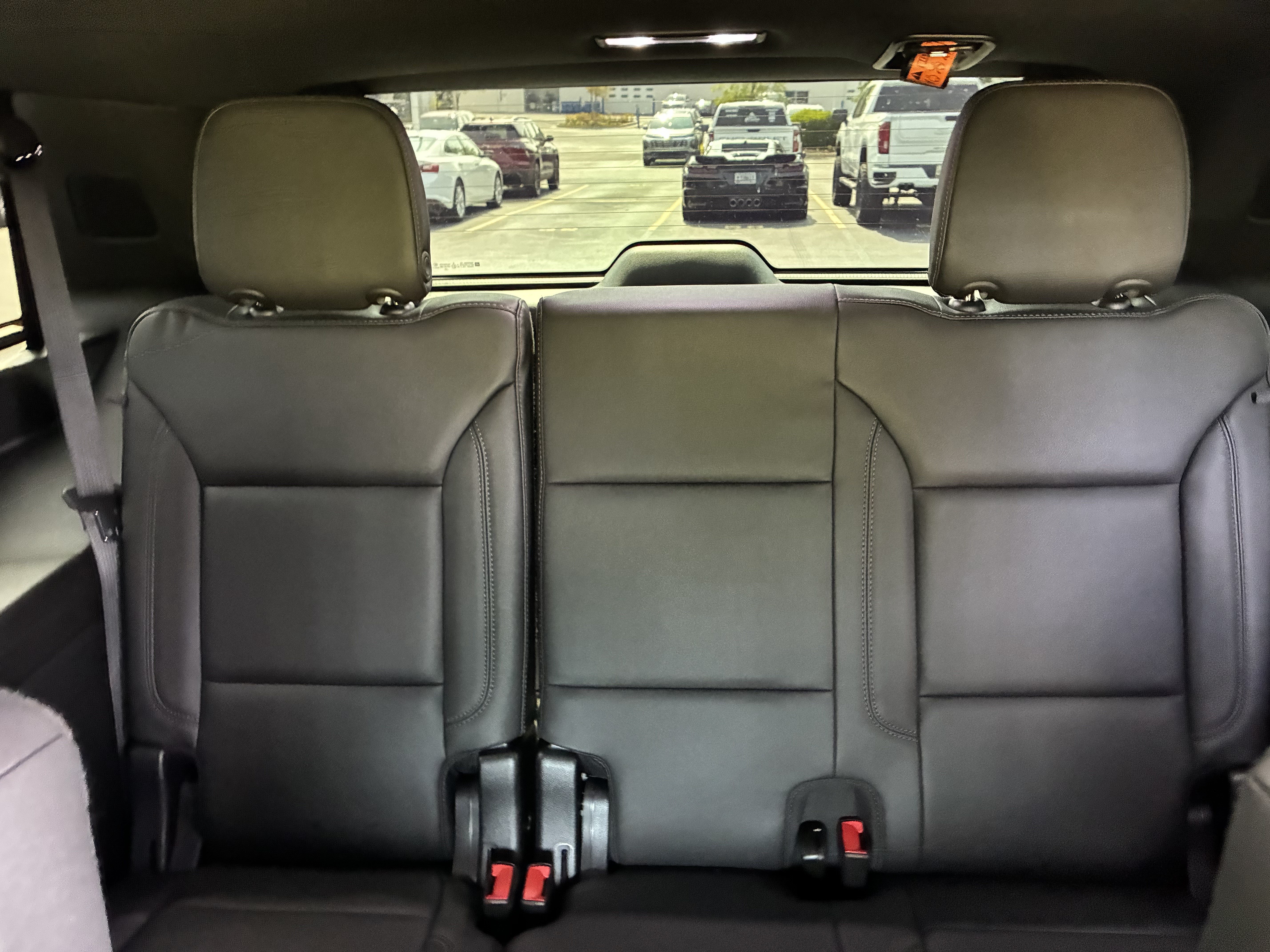 Used 2022 Chevrolet Tahoe Z71 w/ Luxury Package AWD/4WD image 23