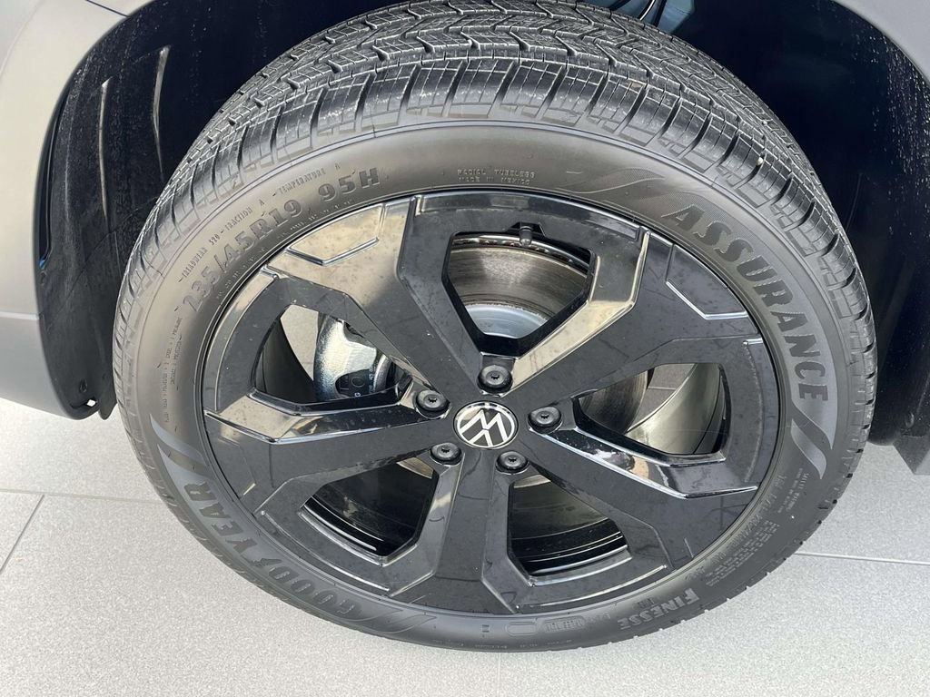New 2025 Volkswagen Taos SE AWD/4WD image 7