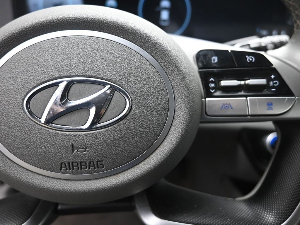 Used 2023 Hyundai Elantra SEL w/ Convenience Package image 14